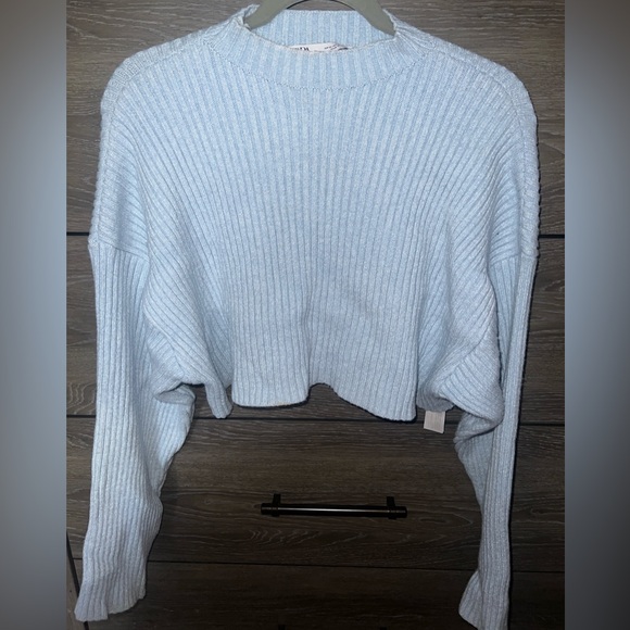 Zara Cropped Sweater🧣 - Picture 2 of 5